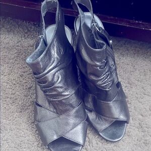 Guess Black Peep-Toe Leather Heels